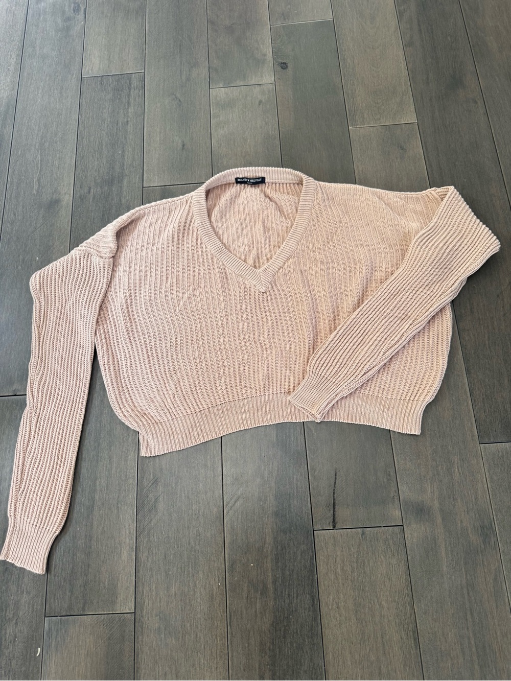 Brandy Melville Cropped V-Neck Ribbed Sweater - Blush Pink
